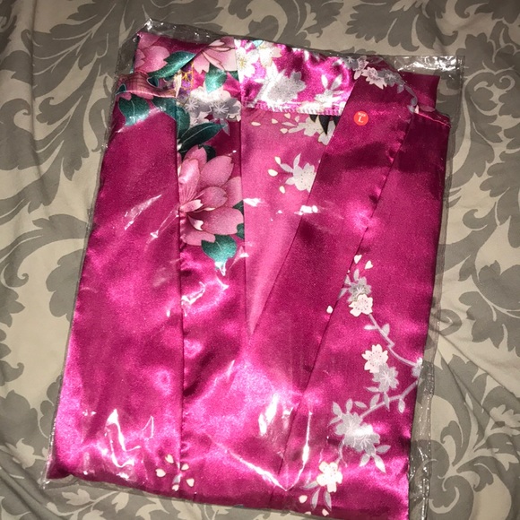 FAUX SILK ROBES - Picture 2 of 6